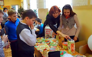 Звягинская школа №16 провела ярмарку в помощь нашим детям
