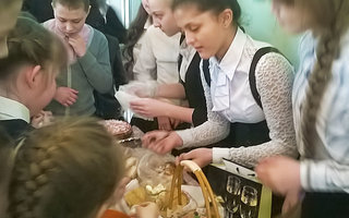 Правдинская школа №2 , провела благотворительную ярмарку